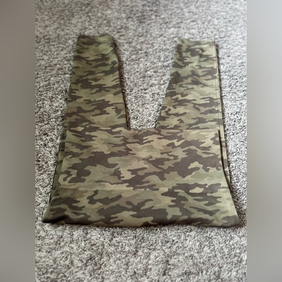 Women’s Spanx Look At Me Now Leggings Green Camo Size XL - Picture 3 of 7